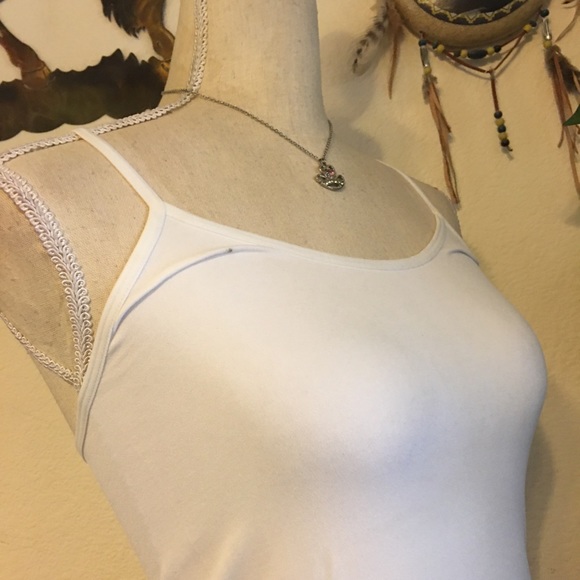 Pink & clear crystal heart pendant on chain - Picture 2 of 8